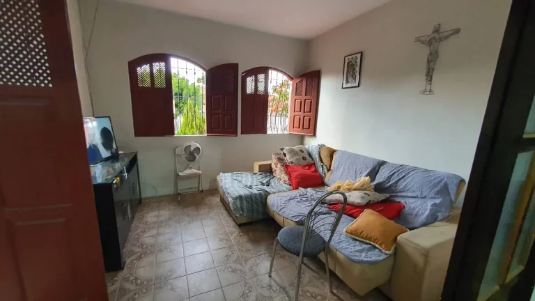 Imagem Casa na Suíssa à venda com 6 quartos, suíte e garagem - Confira!