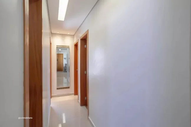 Imagem Este espaÃ§oso apartamento Ã© uma excelente opÃ§Ã£o para quem busca conforto e praticidades. Com trÃ...