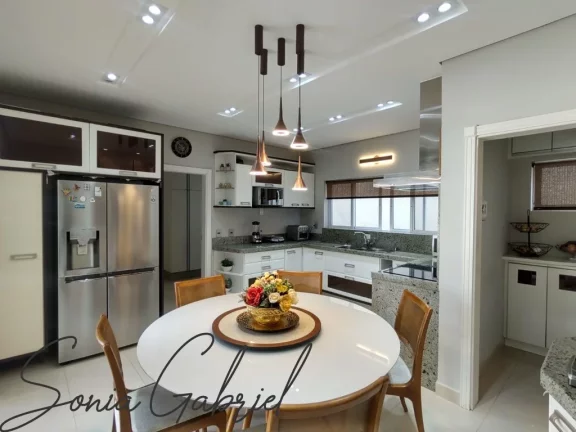 Imagem Luxuosa casa em condomínio à venda em Condomínio Terras de Vinhedo, Vinhedo-SP: 4 quartos, 4 suítes, 3 salas, 6 banheiros, 4 vagas de garagem, 560m². Imagem Luxuosa casa em condomínio à venda em Condomínio Terras de Vinhedo, Vinhedo-SP: 4 quartos, 4 suítes, 3 salas, 6 banheiros, 4 vagas de garagem, 560m².