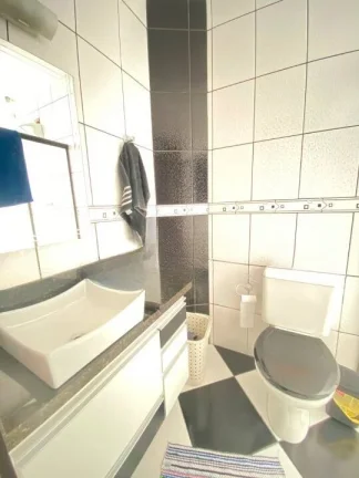 Imagem Sobrado com 165 m² 3 Dormitorios sendo 2 Suites 2 Vagas de Garagens
