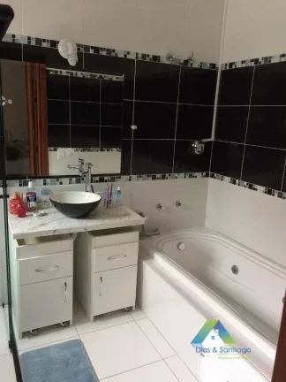 Imagem Sobrado a 5 minutos da estação do metro Santa Cruz, 140 metros, 3 dormitórios, 2 vagas localização privilegiada e ótimo valor !