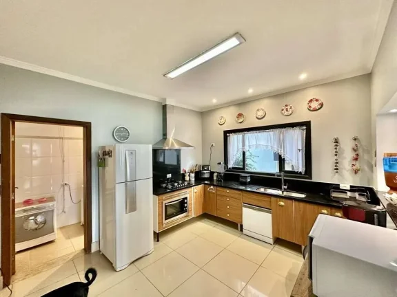 Imagem Golf Village - 3 suítes, amplo salão inferior, varanda gourmet c/ jacuzzi!