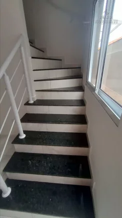 Imagem Condomínio em Praia Grande, com 2 quartos, opções com sacada, sobrado e quintal!