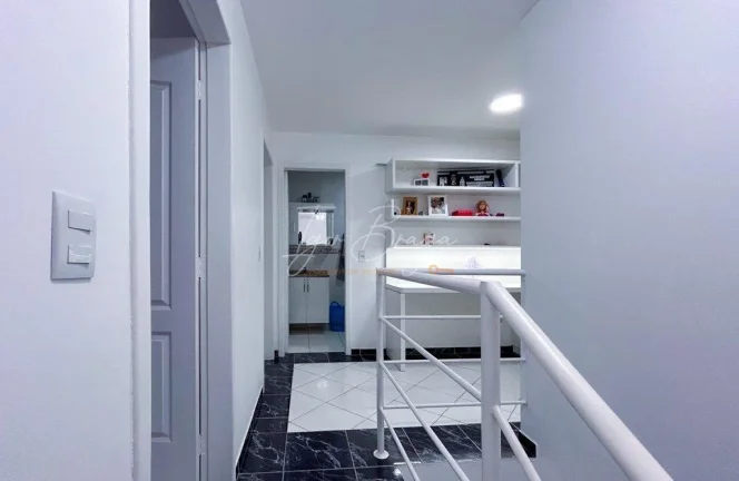 Imagem Sobrado de 3 Quartos à Venda em Condomínio Fechado em Campo Largo - Aparecida