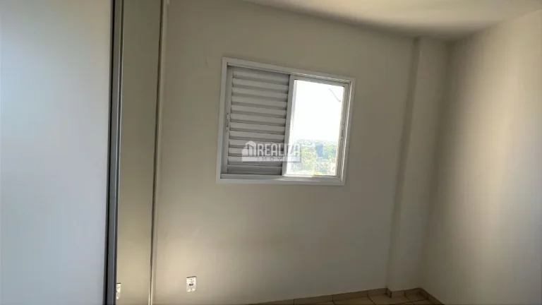 Imagem Apartamento no Condomínio Alencarina, no bairro Olinda, em Uberaba - 3 dormitórios, piscina e área de lazer