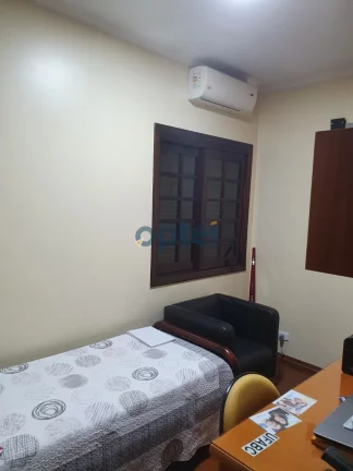 Imagem INCRÍVEL SOBRADO C/03 QUARTOS,SENDO 1 SUITE, SALA AMPLA , 03 BANHEIROS ,3 VAGAS , COM 202 M². VILA FLORESTA -STO ANDRÉ