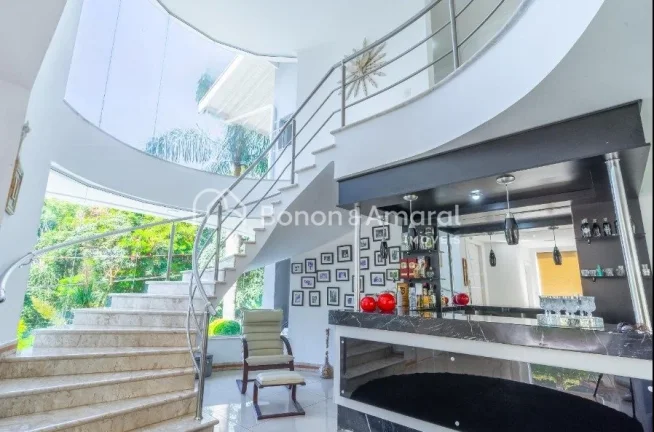 Imagem Aproveite a oportunidade de viver em uma casa encantadora, projetada por um arquiteto de renome, Aqu...