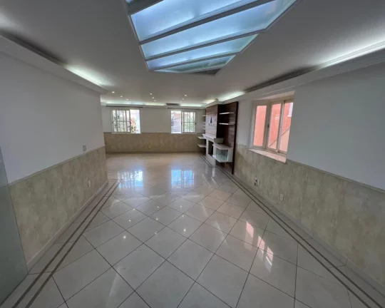 Imagem Sobrado São Francisco condomínio 3 suítes , 6 vaga , ótima localização