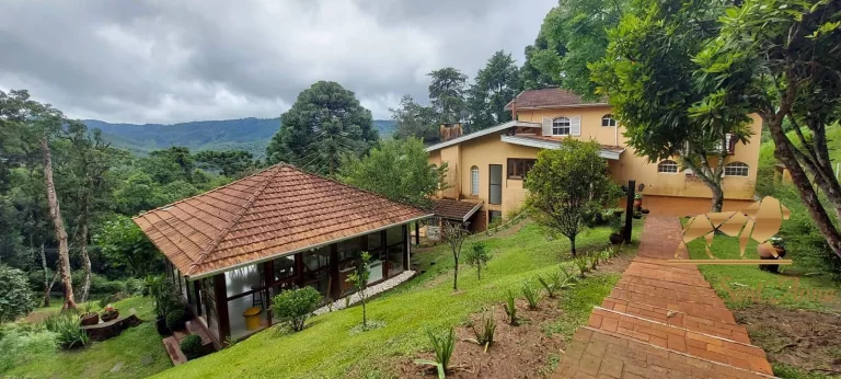 Imagem Encante-se com esta belíssima Chácara à venda em Campos do Jordão-SP