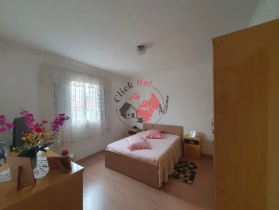 Imagem Sobrado de esquina , 4 Dorms Grandes c suite , quintal com churrasq ,3 wc, 5 vagas,bairro Assunção, São bernardo campo