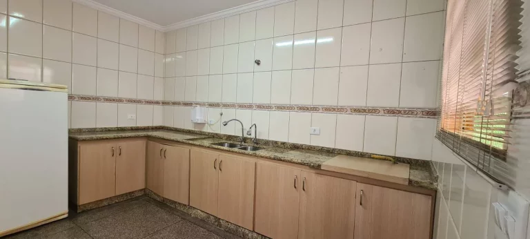 Imagem Sobrado com 3 dormitórios para alugar, 198 m² por R$ 7.000/mês - Jardim - Santo André/SP