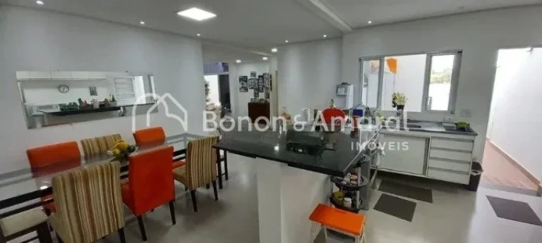 Imagem Linda casa térrea no Jardim Santa Genebra, com 3 suítes sendo 1 suíte com jardim de inverno e 2 s...