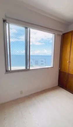 Imagem Apartamento à venda na Avenida Atlântica, 3 quartos, 1 vaga e 130m2.