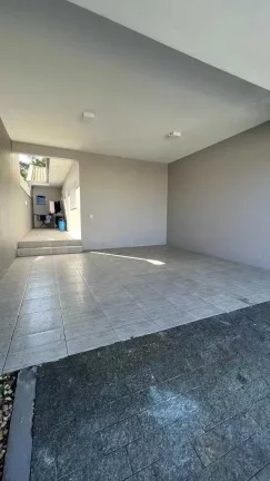 Imagem Casa Alto Padrão com 3 dormitórios sendo 1 suíte e 2 vagas - Floresta | Joinville/SC