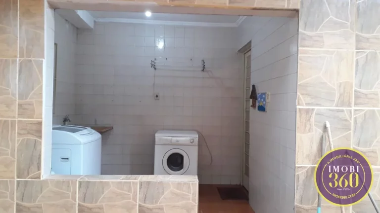 Imagem Casa com 3 Quartos e 2 banheiros à Venda, 80 m² por R$ 470.000,00.