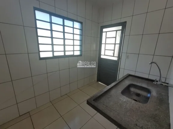 Imagem Casa à venda em Uberaba, no bairro Jardim Copacabana - 2 dormitórios, 4 garagens