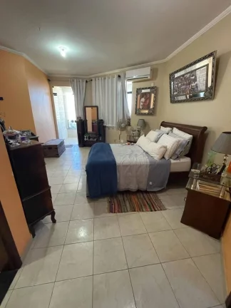 Imagem Casa de Andar à Venda no Bairro Atalaia: Espaçosa, Bem Localizada e Confortável!