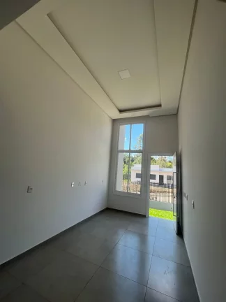 Imagem Linda casa de 2 dormitórios com um excelente acabamento em localização Excelente