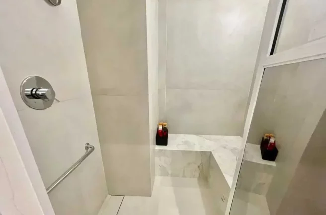 Imagem Apartamento frente mar mobiliado com 5 suítes e 4 vagas de garagem em Balneário Camboriú