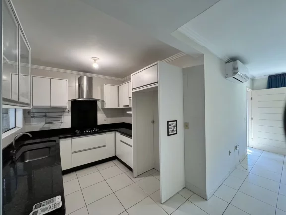 Imagem Casa / Sobrado para Venda em Florianópolis / SC no bairro São João do Rio Vermelho