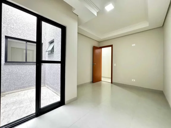 Imagem Casa semi mobiliada com 3 dormitórios sendo 1 suíte e 4 vagas de garagem em São José dos Pinhais