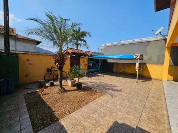 Imagem Casa assobradada com 215 m² de área construída a venda na região central de Ubatuba.