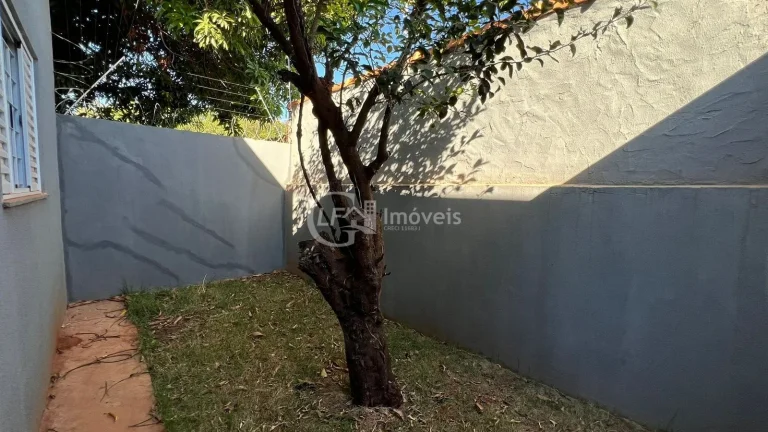 Imagem Excelente oportunidade! Casa à venda em Campo Grande-MS, bairro Jardim Carioca: 2 quartos, 1 sala, 1 banheiro, 2 vagas de garagem, 60,00 m².