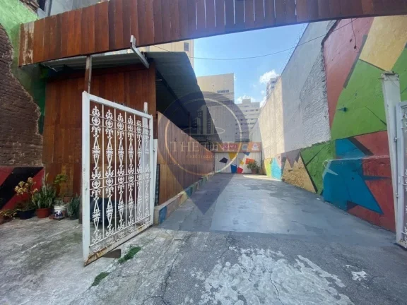 Imagem Galpão comercial à venda ou locação em São Paulo-SP, no Campos Elíseos: 1 sala, 2 banheiros, 422m² de área.