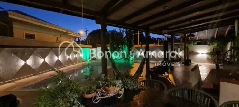 Imagem Linda casa à venda em Valinhos/SP, em condomínio fechado, com 4 quartos, piscina e ar condicionado...