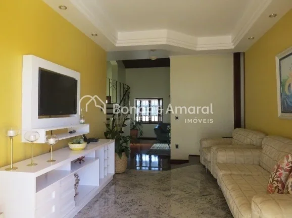 Imagem Linda residência em condomínio fechado de alto padrão, com ambientes amplos e aconchegantes. O im...