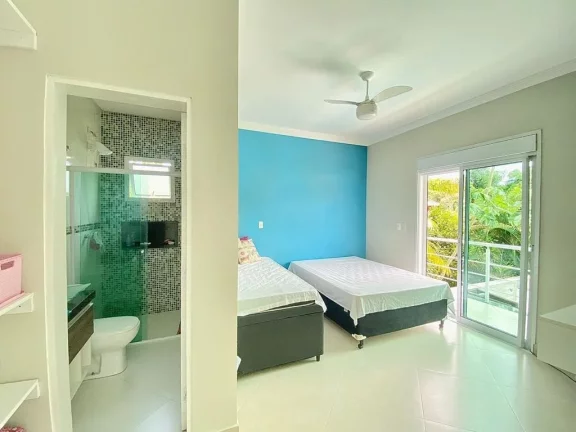 Imagem Sobrado de Luxo à Venda em Condomínio na Morada da Praia, Bertioga-SP: 4 Quartos, 4 Suítes, 5 Banheiros, 4 Vagas, 370m².