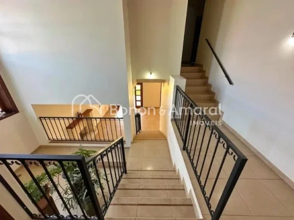 Imagem Ótima casa à venda, espaçosa com 274 m² de área construída. A residência possui ampla sala pa...
