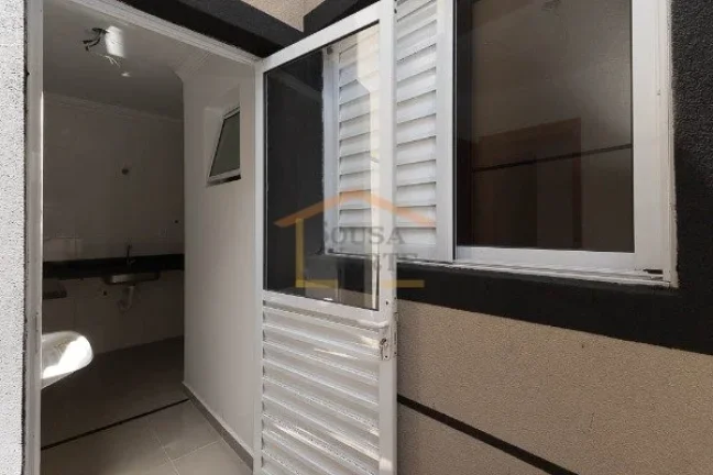 Imagem Apartamento com 33,20m², dispõe de 2 dormitórios, sala para dois ambientes, cozinha com gabinete ...