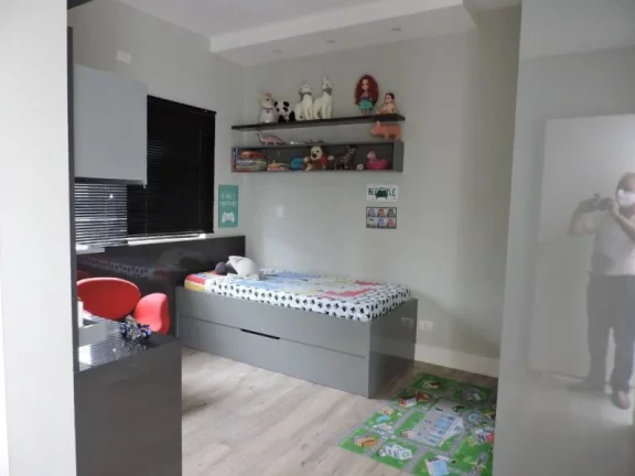 Imagem CASA COM 3 SUÍTES, E CAMPO DE FUTEBOL, 350 M² - VENDA OU LOCAÇÃO.