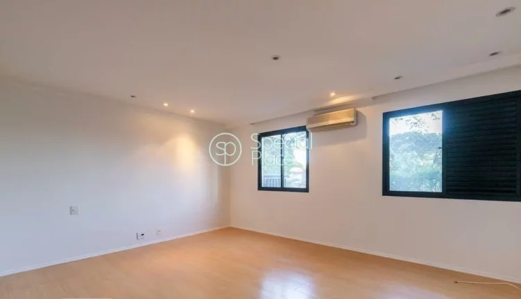 Imagem Amplo apartamento à venda com 3 quartos, sendo 3 suítes, e 4 banheiros no total. Este apartamento ...