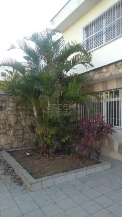 Imagem Sobrado com 250 metros quadrados, living, ampla cozinha com armários, 3 dormitórios sendo 1 suíte...