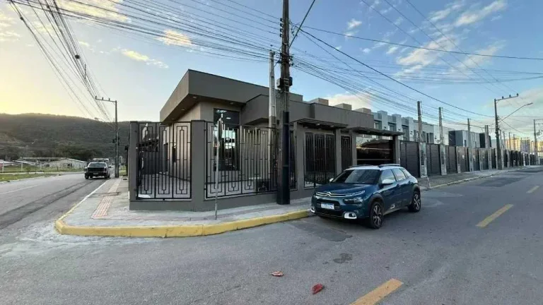Imagem Casa nova mobiliada com 2 suítes e 2 vagas + Sala Comercial no Bairro Morretes, Itapema/SC