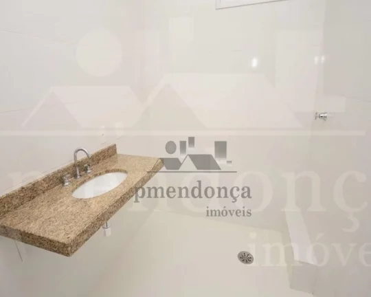 Imagem Apartamento totalmente reformado, living com porcelanato, 3 dormitórios, sendo 1 suíte, ambos no c...