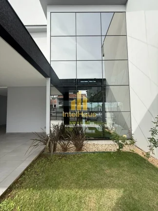 Imagem Residência contemporânea localizada na Praia de Itaguaçu, no bairro Ubatuba, a aproximadamente 30...