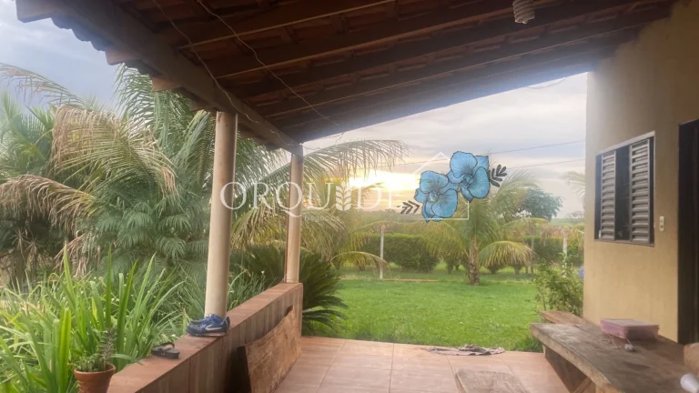 Imagem Chácara à venda em Rio Verde-GO: 3 quartos, 1 suíte, 1 sala, 2 banheiros, 2 vagas de garagem, 180m² de área. Aproveite!
