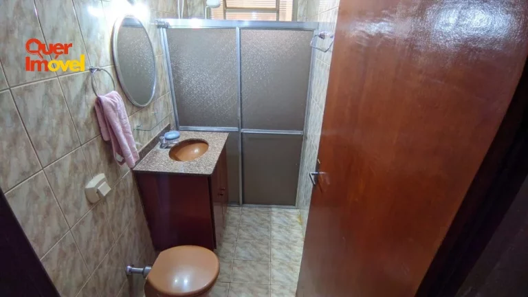 Imagem Casa no Jardim Independência: 4 quartos, 2 suítes, 3 salas, 2 vagas, 215m². Imperdível em Ribeirão Preto-SP! Acesse Quer Imóvel Negócios Imobiliários.