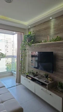 Imagem Apartamento 2 quartos sendo 1 suíte recém reformado, andar alto, planta lateral virada ao shopping Boulevard, vista lateral p mar.