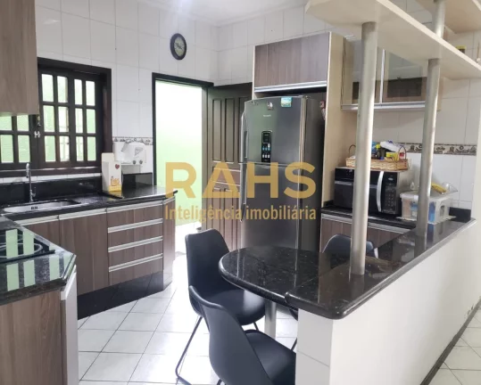 Imagem Linda casa no bairro Santo AntÃ´nio, com 3 dormitÃ³rios sendo 1 suÃ­te master com closet e hidro. CÃ...