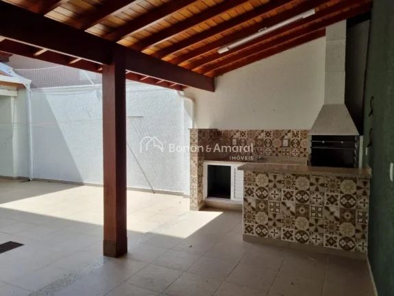 Imagem Charmosa e bem distribuída, esta casa de 182m² oferece conforto e praticidade em uma localização...