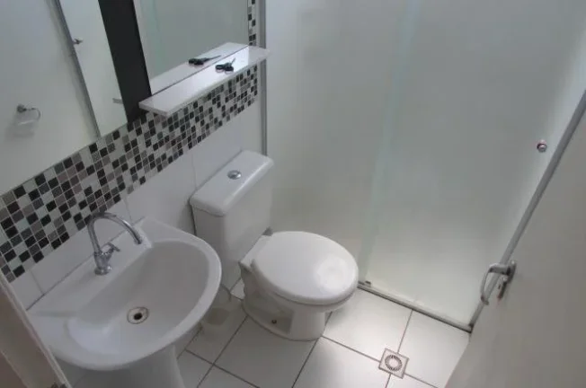 Imagem Apto mobiliado com sala , cozinha com armarios, cock top, geladeira, microondas, área de serv. wc s...