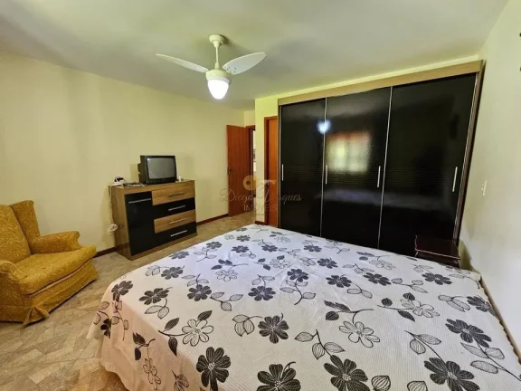 Imagem Casa em Condomínio para Venda em Teresópolis / RJ no bairro Vale Alpino