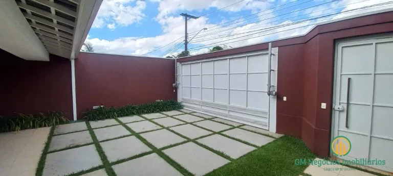 Imagem Maravilhosa moderna clean, com 3 suítes, a master com 2 closets, piscinas,