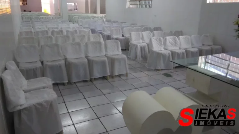Imagem Salão Comercial na Vila Santana, São Paulo-SP: 2 Salas, 6 Banheiros, 3 Vagas, 300m². Venha Conferir!