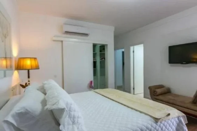 Imagem IMÓVEL RESIDENCIAL COM 674M² DE ÁREA CONSTRUÍDA E TERRENO COM 688M² - 5 QUARTOS ? 6 VAGAS - NO CONDOMINIO RESIDENCIAL VILLAGIO IPANEMA, RIO CLARO/SP. IMÓVEL AVALIADO EM R$ 5.554.465,43 1ª PRAÇA ÁS 14;30: 22/01/2026 - VALOR INICIAL DE VENDA: R$ 5.554.465