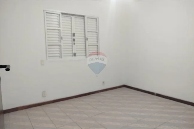Imagem Casa com 4 quartos, 1 suíte, 6 banheiros e salão comercial. Localizada no Central Parque Sorocaba. Valor R$ 790.000. Confira! RE/MAX Shmone.